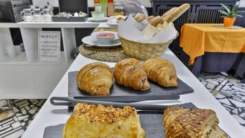 Desayuno continental incluido todos los días