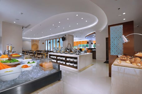 Desayuno buffet diario (IDR 168000 por persona)