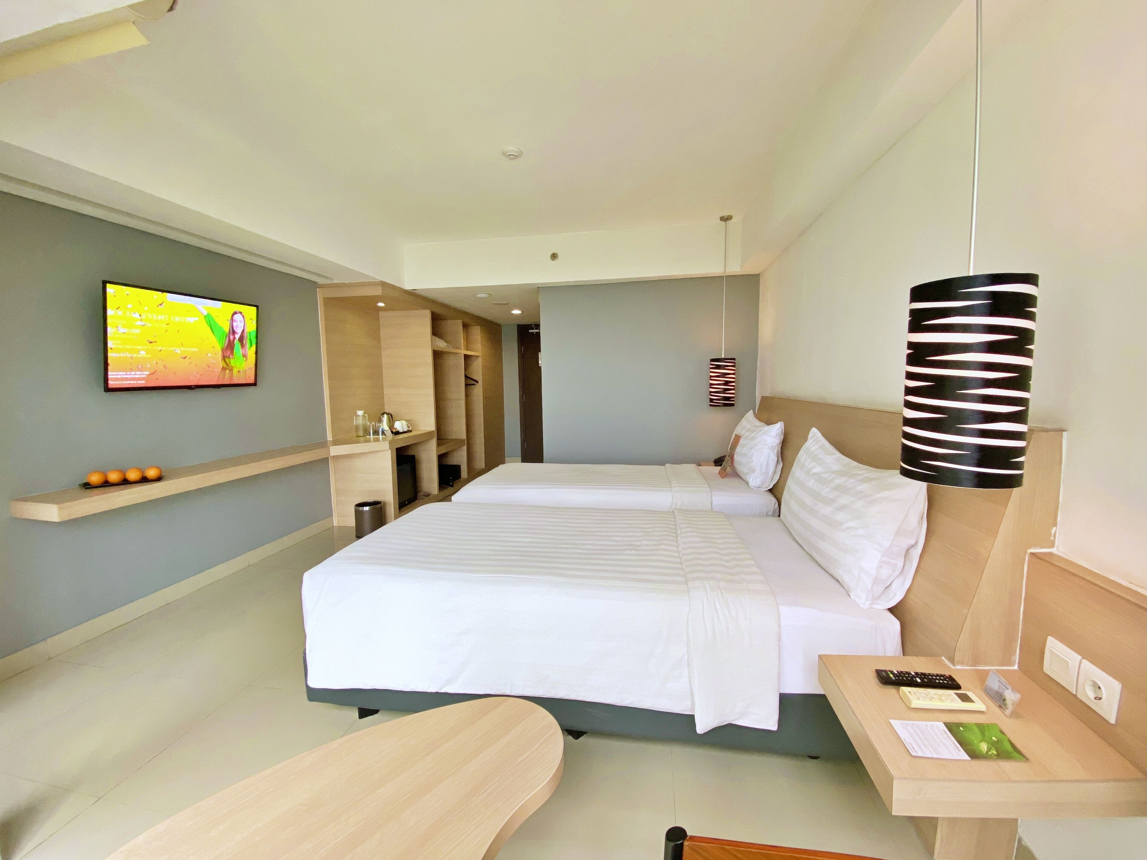 deluxe double or twin room | 1 bedroom, minibar, in-room safe, desk