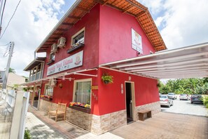 Fachada de la propiedad