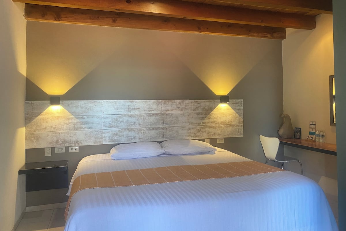 Standaard kamer, 1 kingsize bed | Gratis babybedden, gratis wifi