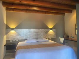 Habitación estándar, 1 cama de matrimonio grande | Cunas gratuitas y wifi gratis