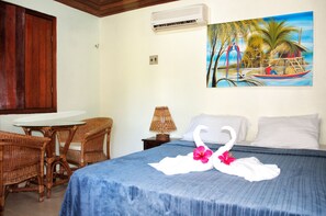 Habitació doble | Minibar, cortines opaques, wifi gratuïta i roba de llit 