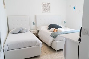 Egyptian cotton sheets, premium bedding, memory-foam beds, minibar - La Terrazza sulla Rupe (Ostuni)