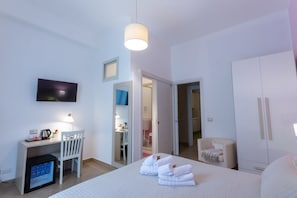 Double or Twin Room | In-room safe, desk, soundproofing, free WiFi - B&B Cairoli (Messina)
