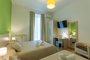 Triple Room | In-room safe, desk, soundproofing, free WiFi - B&B Cairoli (Messina)