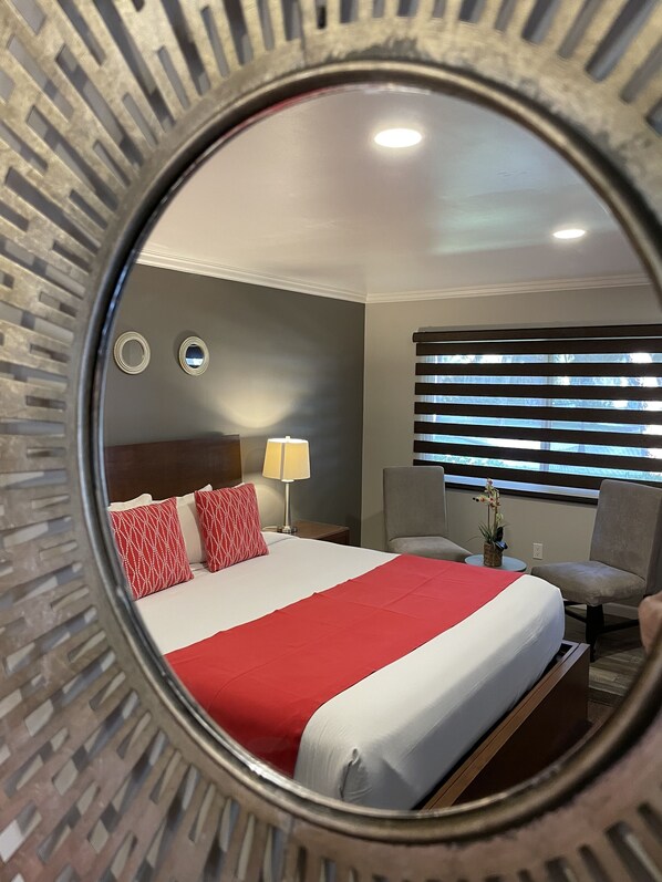 Standaard studio suite, 1 kingsize bed, toegankelijk voor mindervaliden, uitzicht op tuin | Luxe beddengoed, geluiddichte muren, een strijkplank/strijkijzer