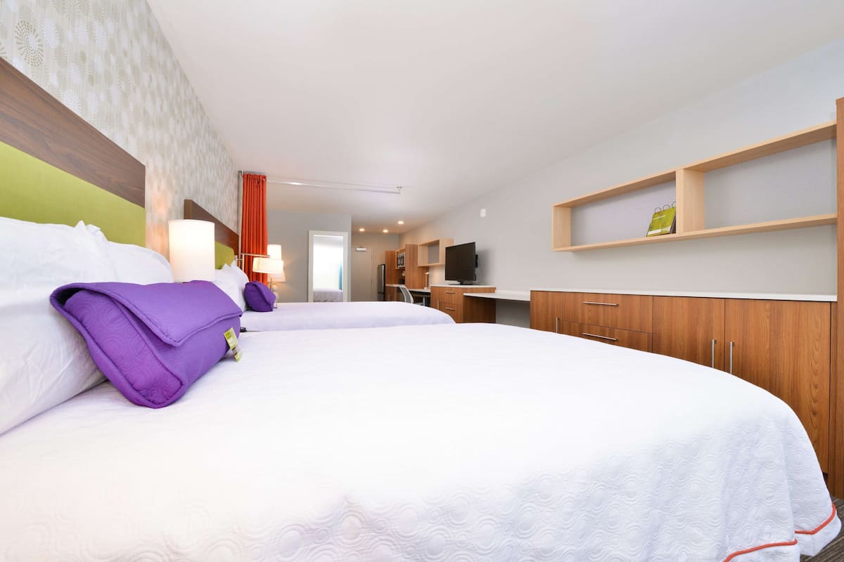 Down comforters, in-room safe, blackout drapes, free WiFi