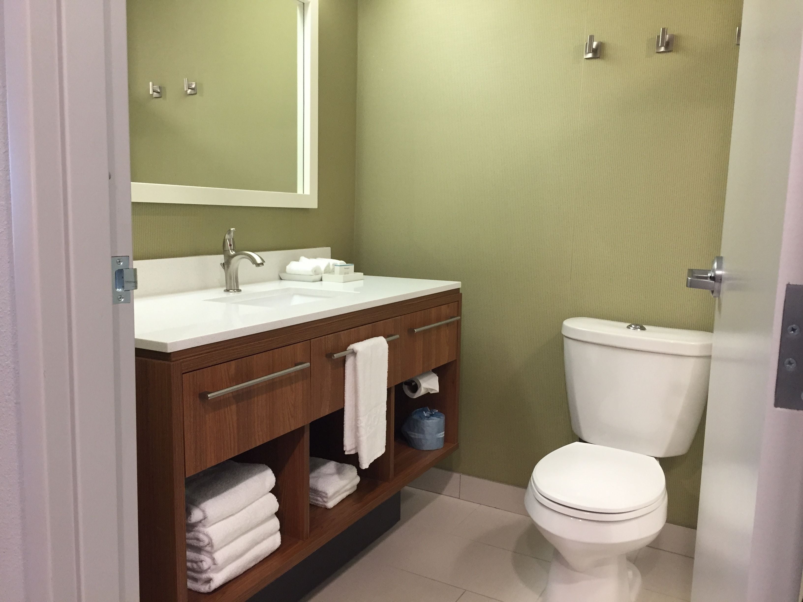 free toiletries, towels