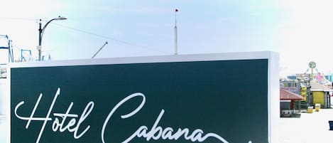 A sign for Hotel Cabana with a clear view of the surrounding area.