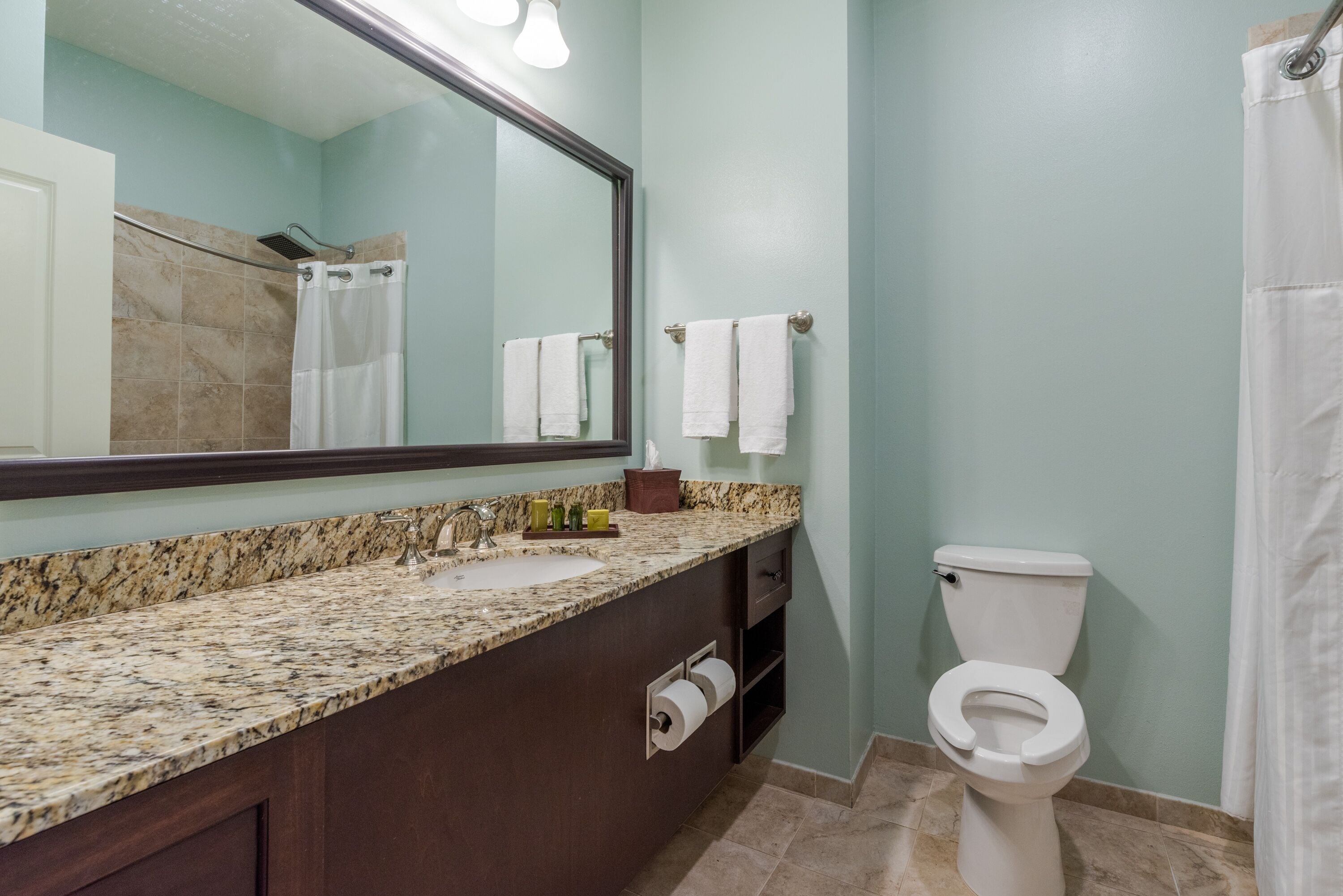 rainfall showerhead, free toiletries, hair dryer, towels