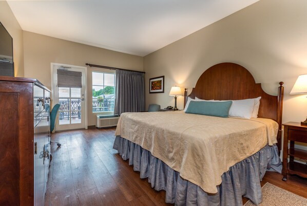 Deluxe Room | Premium bedding, down comforters, memory foam beds, in-room safe