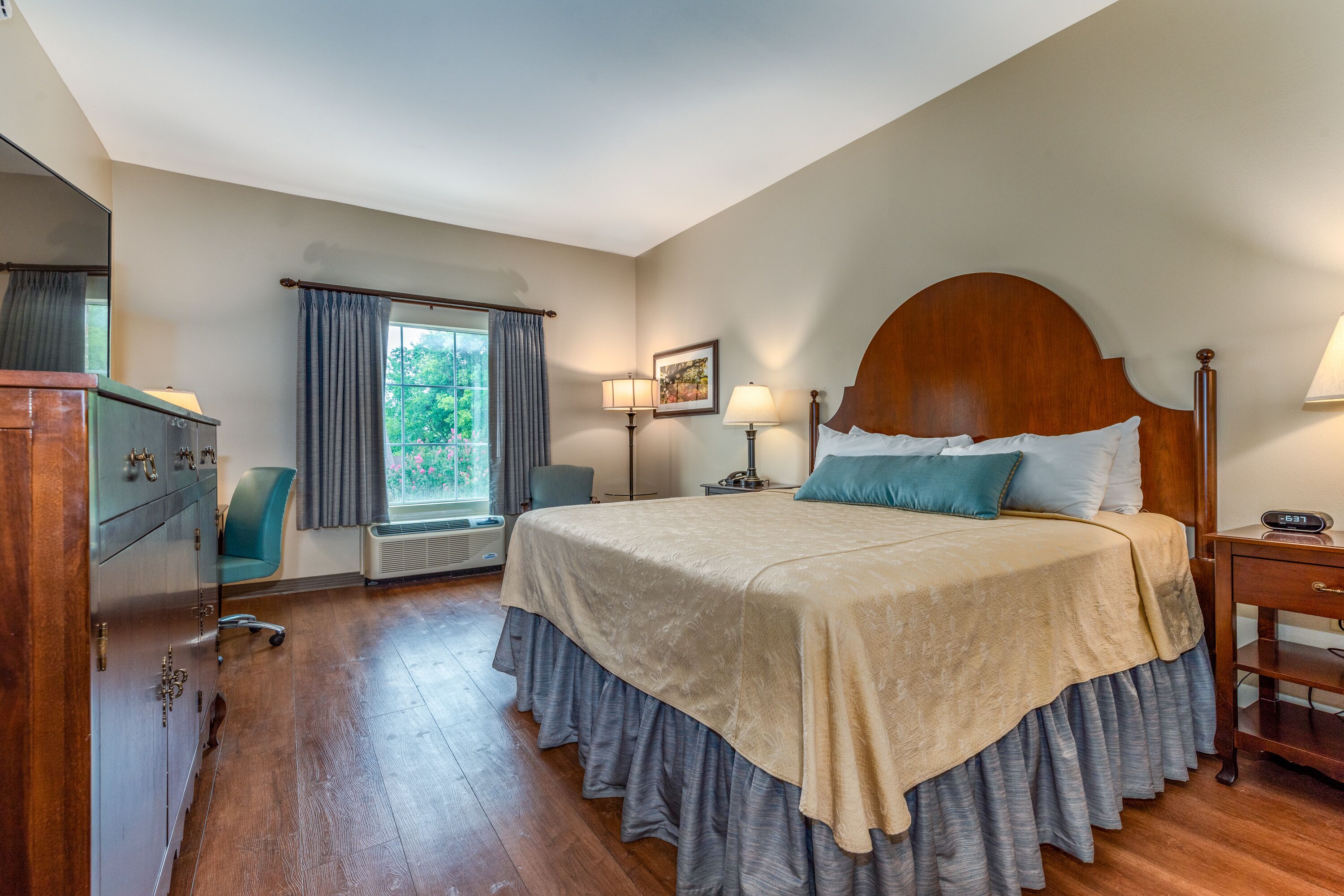 premium bedding, memory-foam beds, in-room safe, individually decorated