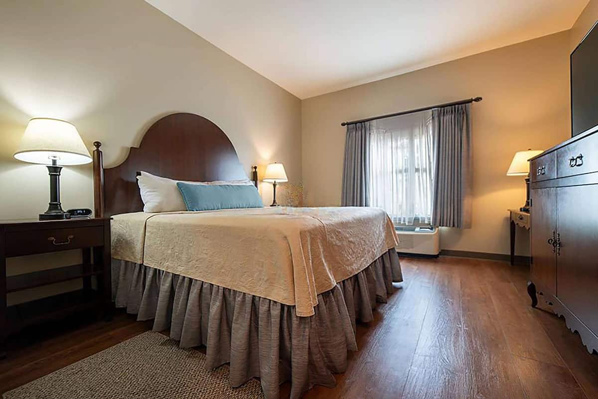 premium bedding, memory-foam beds, in-room safe, individually decorated