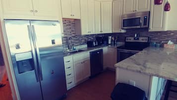 Luxury Apartment, 1 Bedroom, Accessible, Ocean View | Private kitchen | Full-size fridge, microwave, oven, stovetop