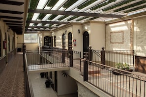 Terrace/patio - Hotel Villa Bernal (Ezequiel Montes)