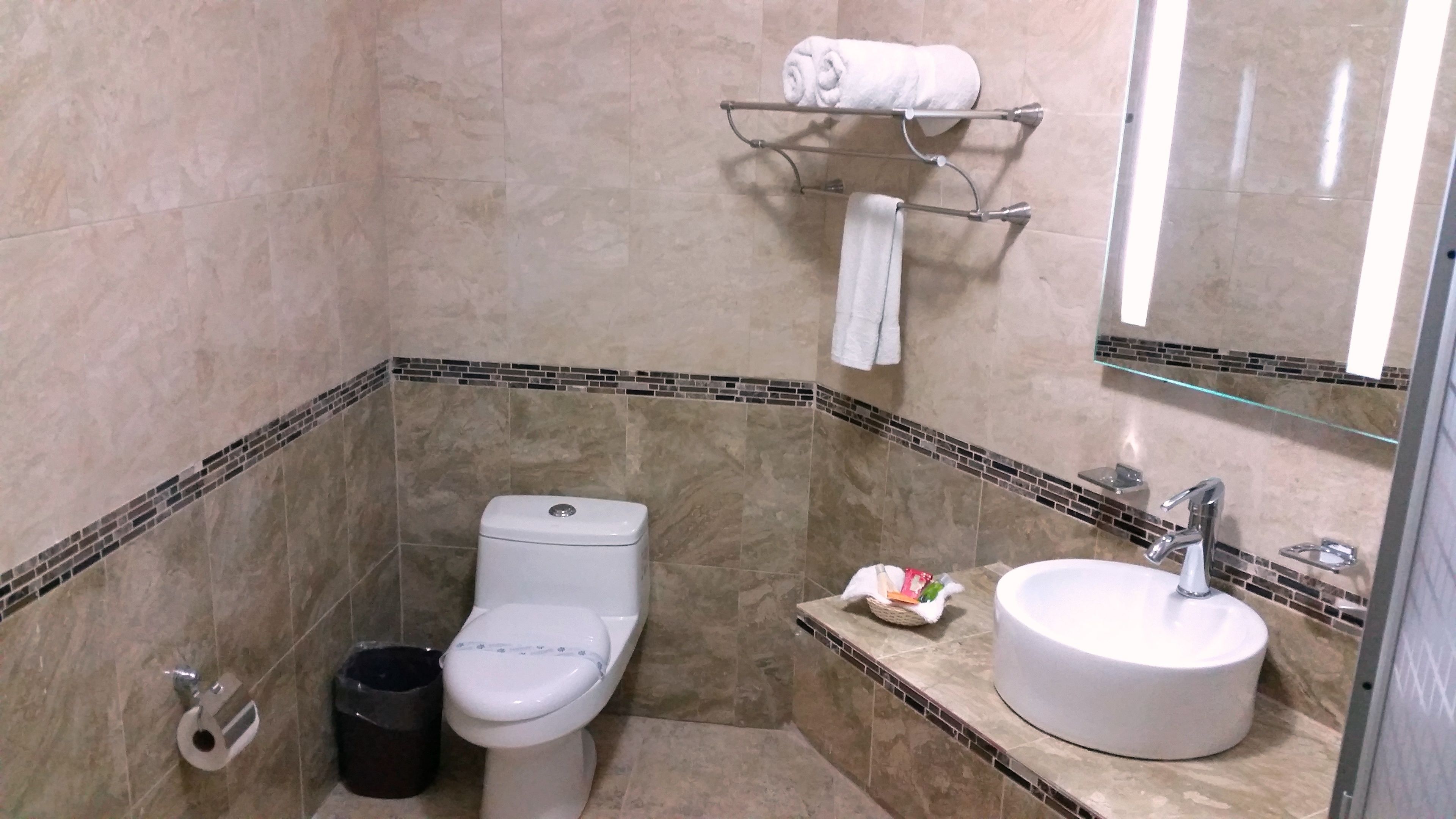 standard room, 2 double beds | bathroom | shower, free toiletries, towels