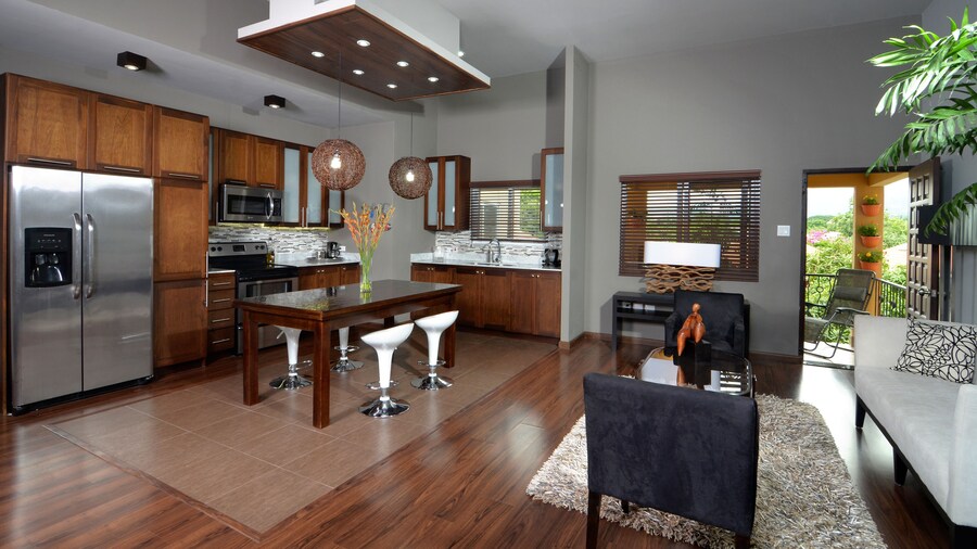 New Kingston Apartment at The Palms