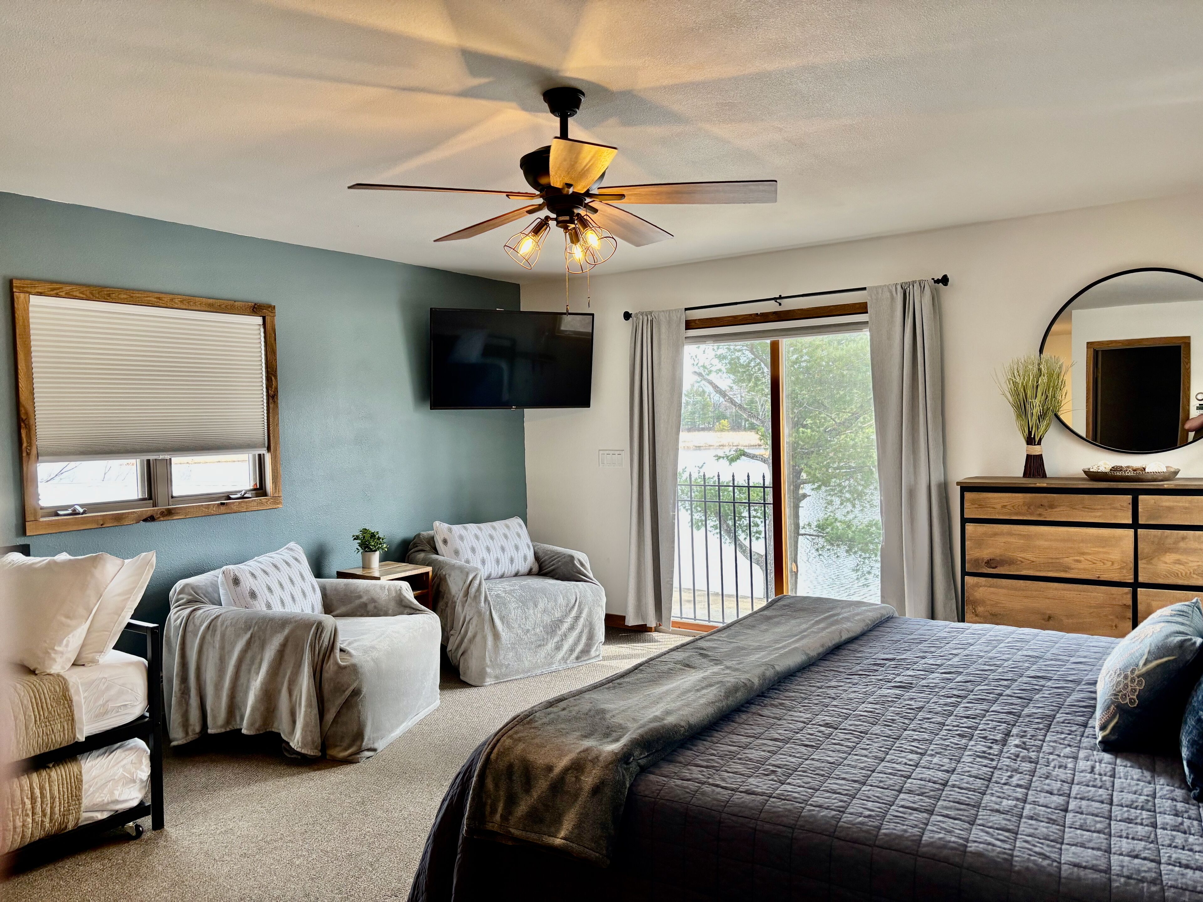 Hypo-allergenic bedding, free WiFi, bed sheets