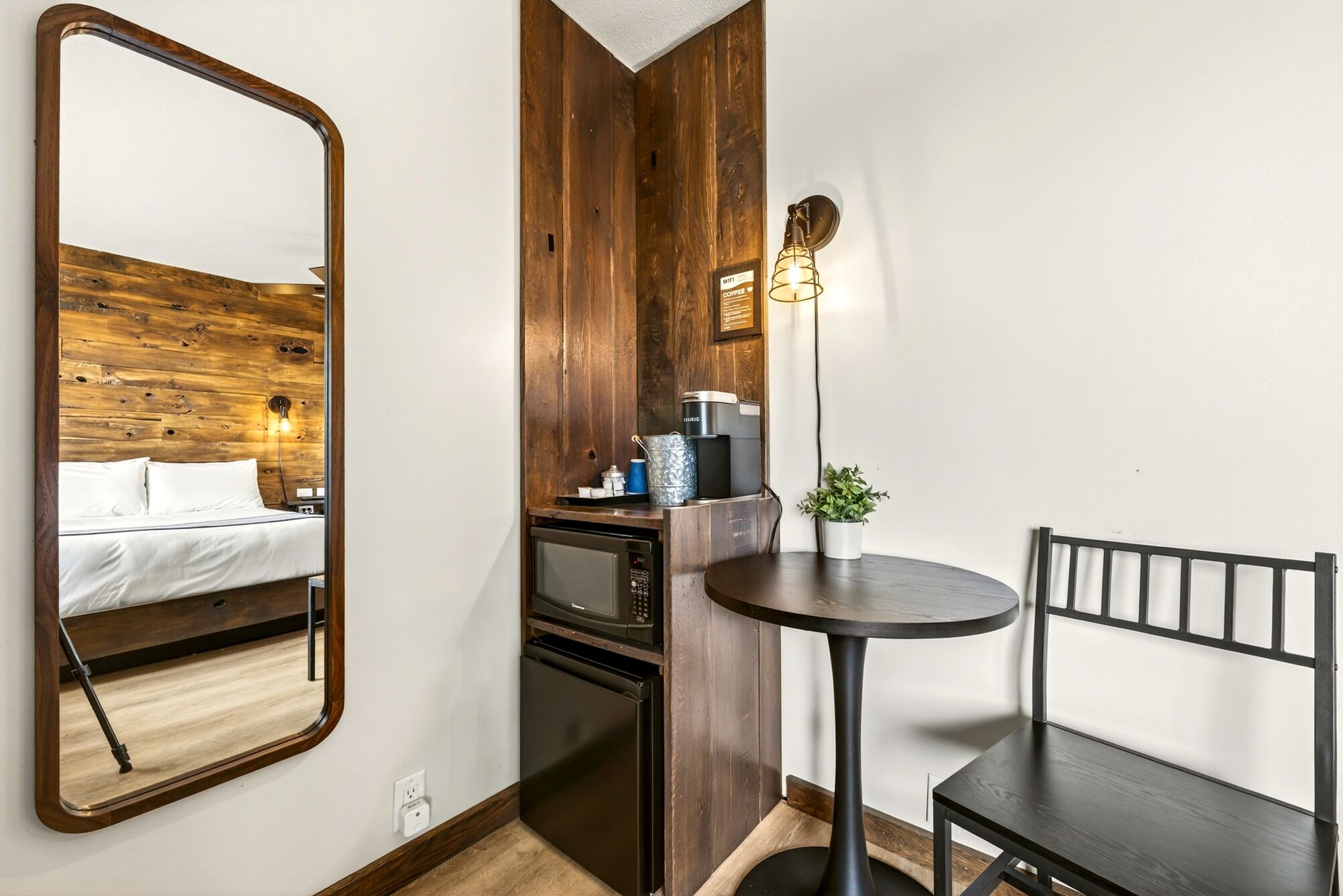 Comfort Room, 2 Double Beds | Coffee and/or coffee maker