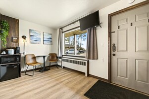 Habitación Confort, 1 cama de matrimonio | Ropa de cama hipoalergénica, wifi gratis, ropa de cama