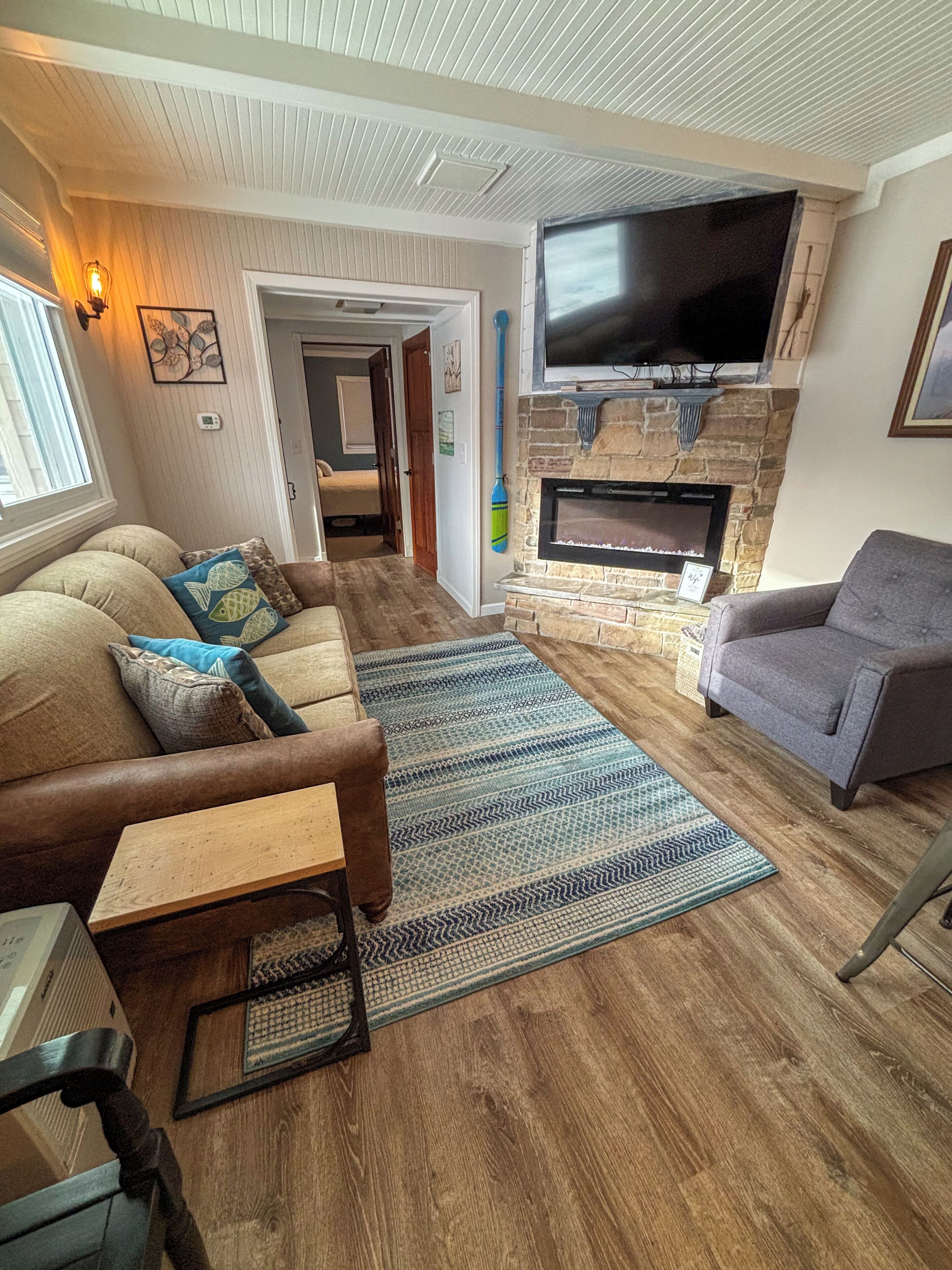 套房, 多张床, 厨房, 湖景 | 起居区 | 32-英寸纯平电视 （配备有线频道）、电视