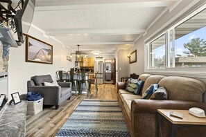 Living area - Aqua Aire Inn & Suites (Minocqua)