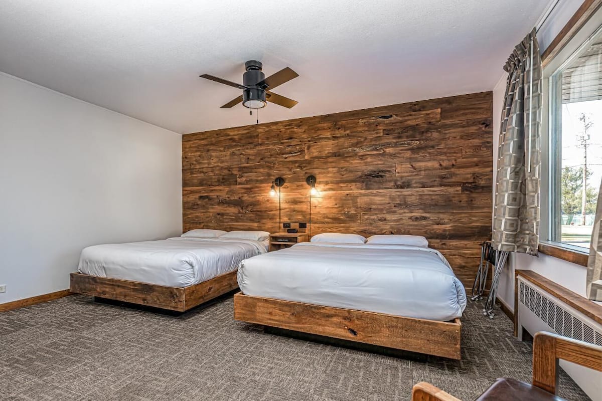 Comfort Room, 2 Queen Beds | Hypo-allergenic bedding, free WiFi, bed sheets