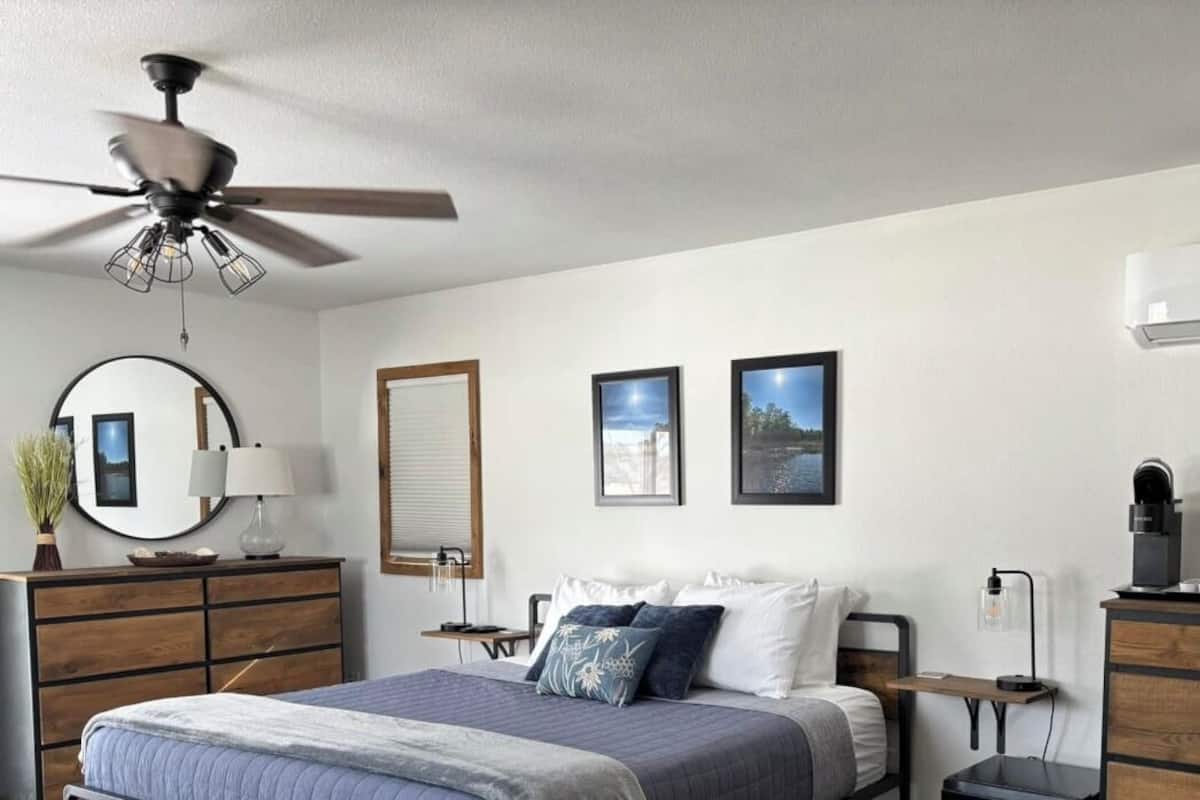 Deluxe Room, Lake View | Hypo-allergenic bedding, free WiFi, bed sheets