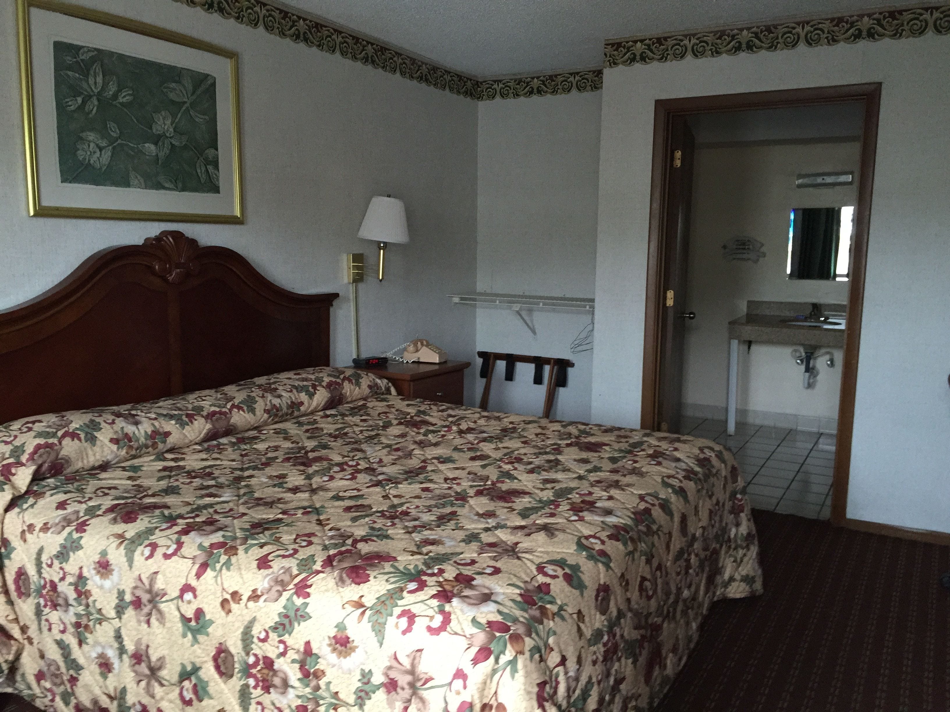 スタンダード ルーム キングベッド 1 台 禁煙 | アイロン / アイロン台、可動式ベッド、WiFi (無料)