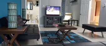 New Kingston Guest Apartment at Donhead