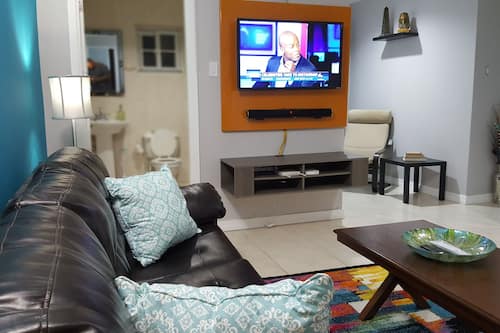 Executive Apartment, 2 Bedrooms, Garden View, Executive Level | Living room