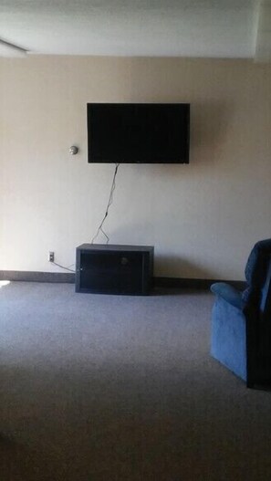 Living area - UFS Lodge (Underwood)