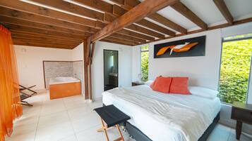 Suite | Minibar, in-room safe, desk, rollaway beds