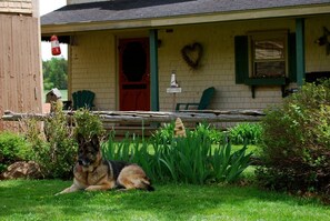 Standard Cottage, 1 Bedroom (The Olde Homestead) | Desk, free cots/infant beds, free rollaway beds, free WiFi - Bugaboo Cottages (Central Bedeque)