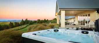 Ribbonwood Country House
