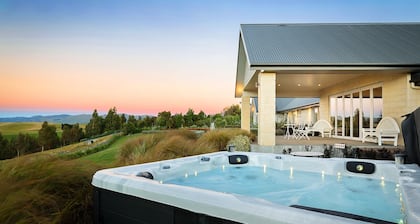 Ribbonwood Country House
