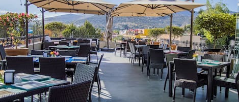 2 restaurants, breakfast, lunch, dinner served; Mexican cuisine