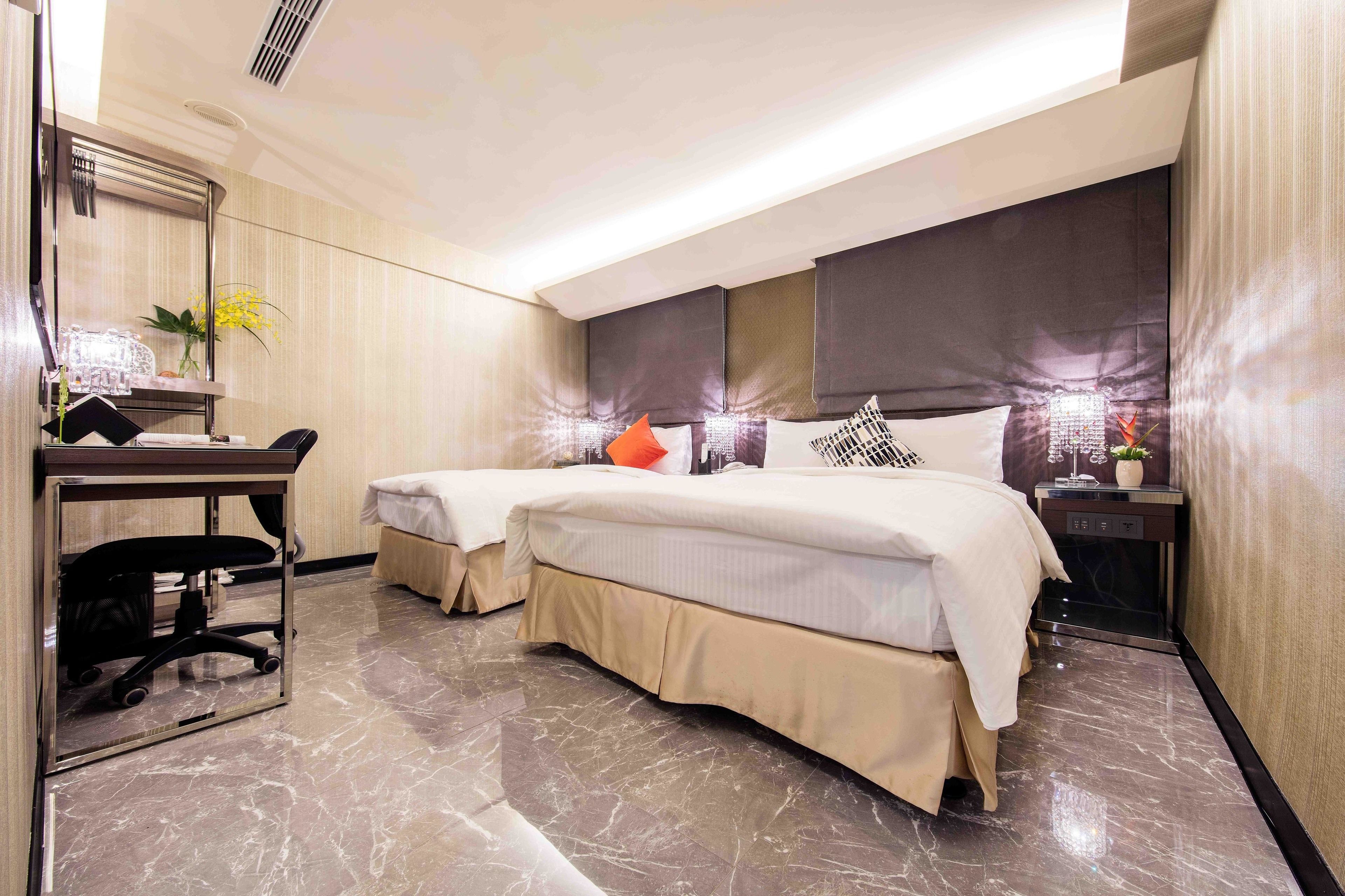 deluxe triple room | down duvets, minibar, in-room safe, desk