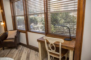 高档床上用品、特色家居、熨斗/熨衣板、免费 WiFi