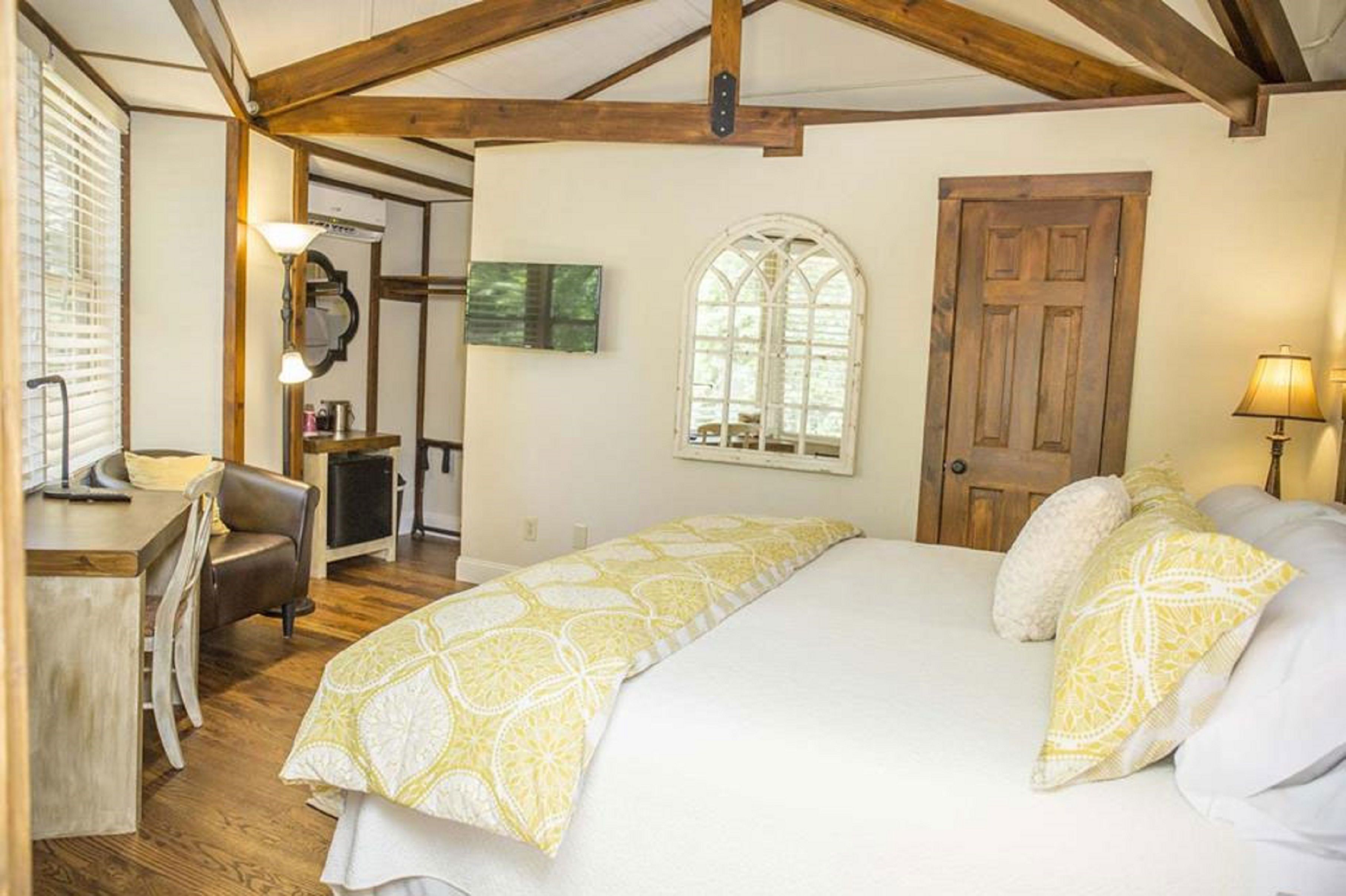 ルーム 専用バスルーム (King) | 高級寝具、客室ごとに異なるインテリア、アイロン / アイロン台、WiFi (無料)