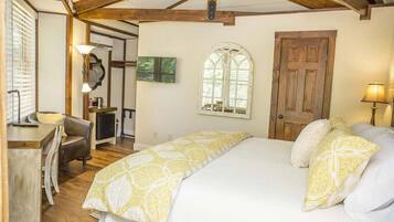 Room, Private Bathroom (King) | Premium bedding, individually furnished, iron/ironing board, free WiFi