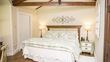 Premium bedding, individually furnished, iron/ironing board, free WiFi