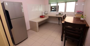 Family Suite | Desk, iron/ironing board, free WiFi