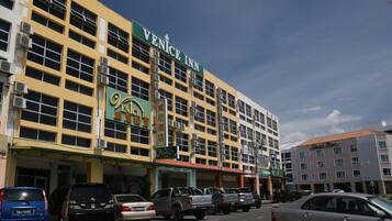 Self-parking (surcharge) 5 per day