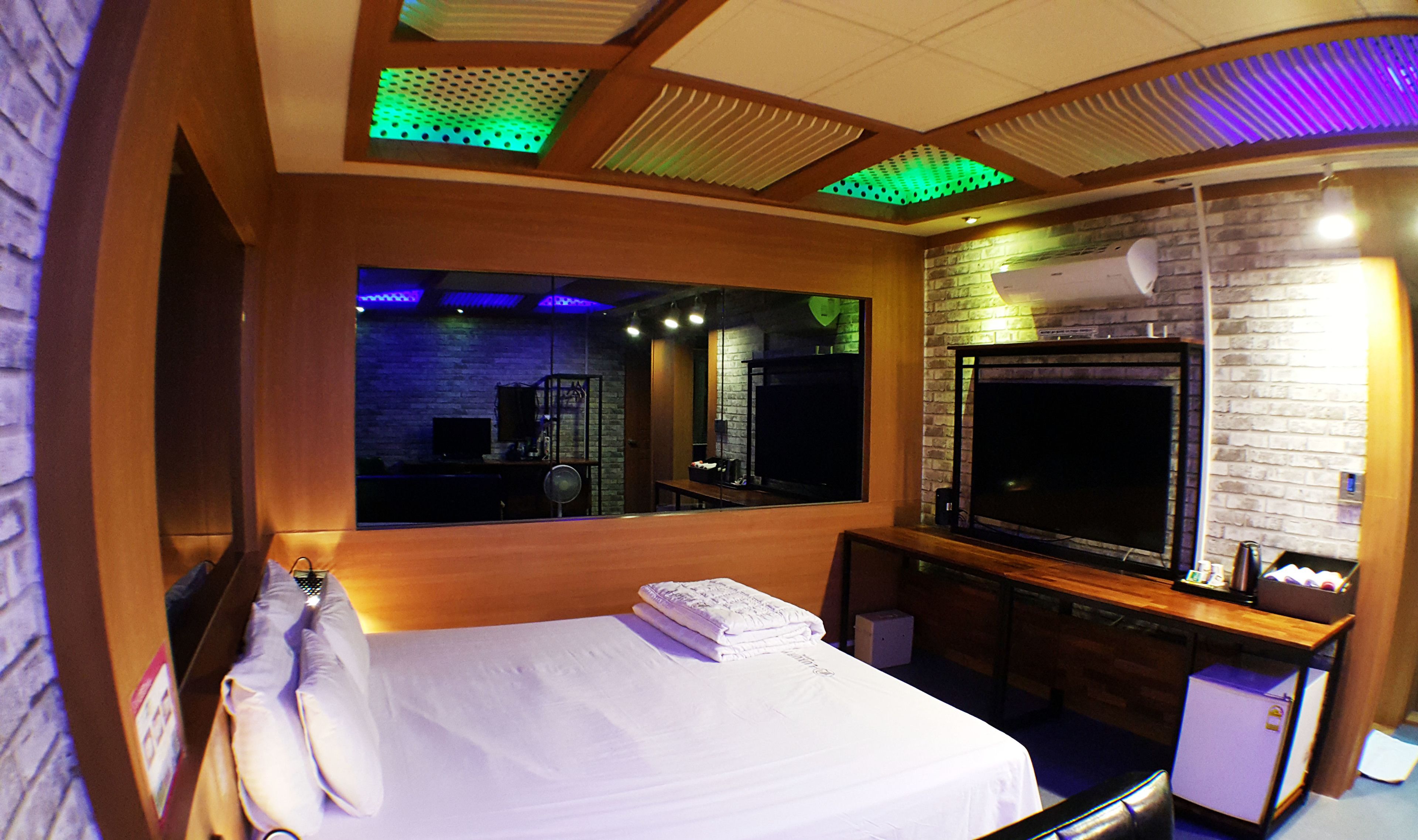deluxe double room | free wifi