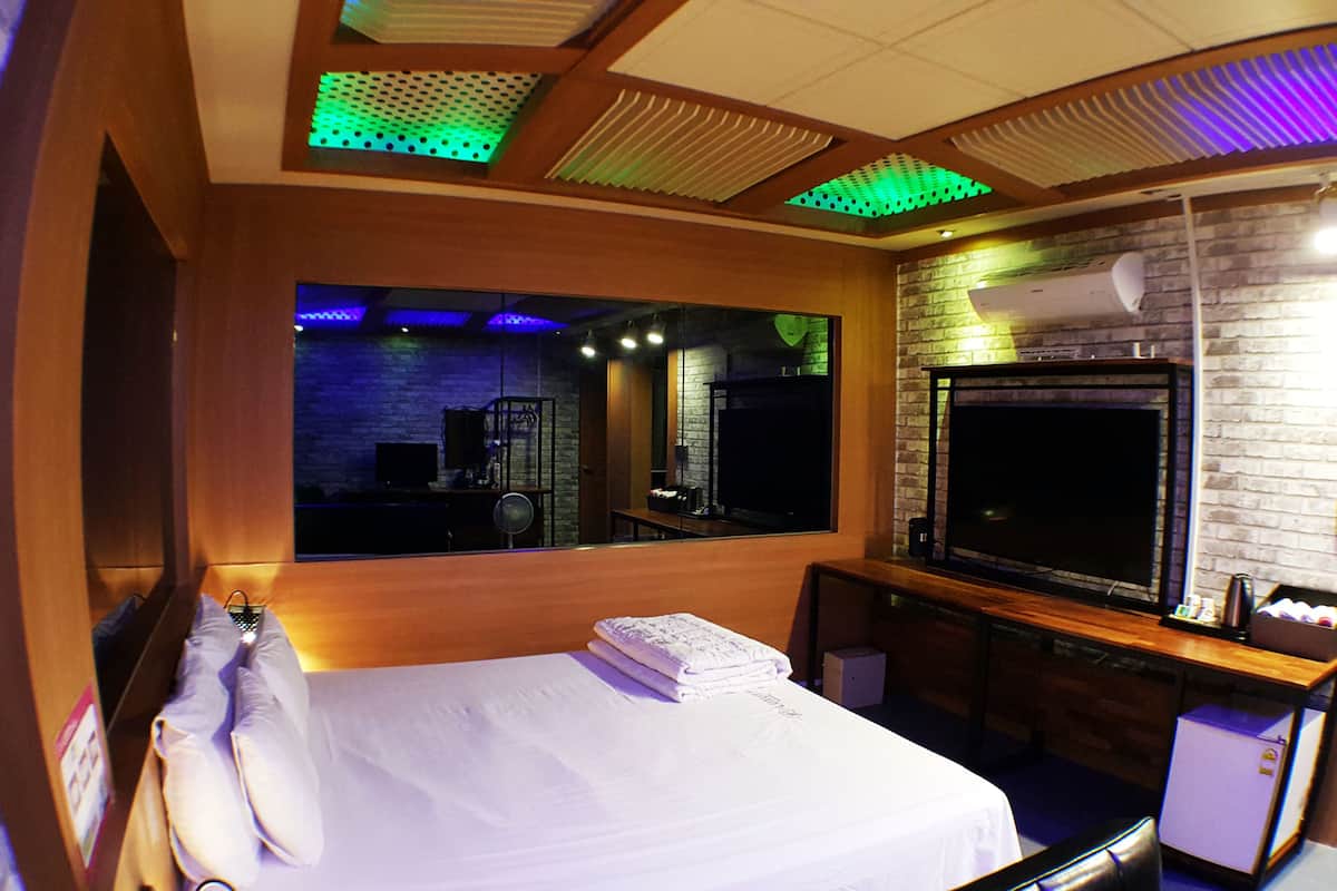 deluxe double room | free wifi