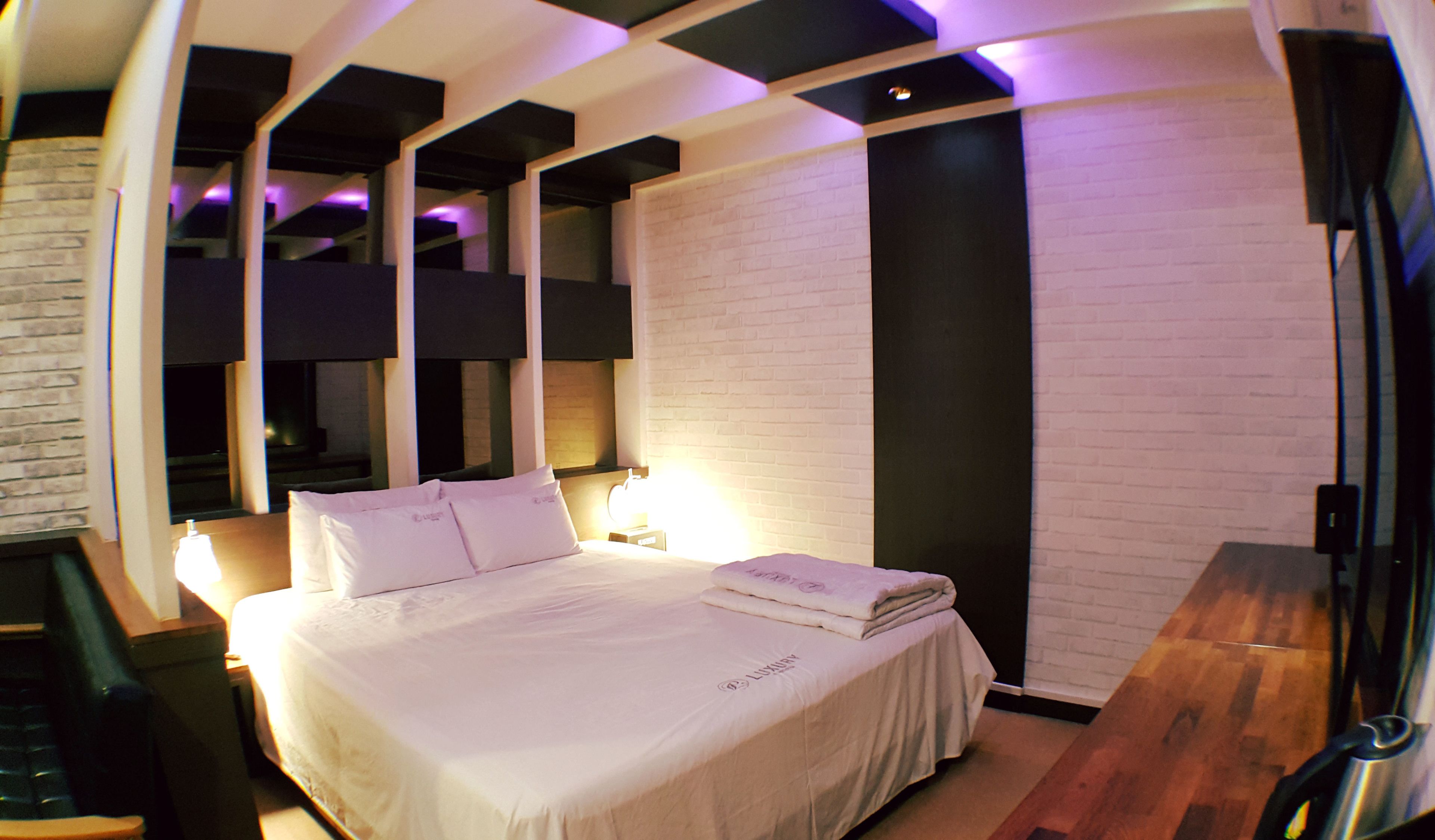 deluxe double room | free wifi