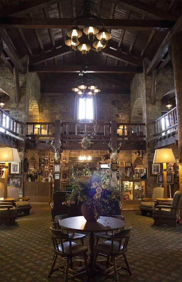 Lobby - Giant City Lodge (Cobden)