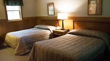 Fer et planche à repasser, lits pliants/supplémentaires, draps fournis